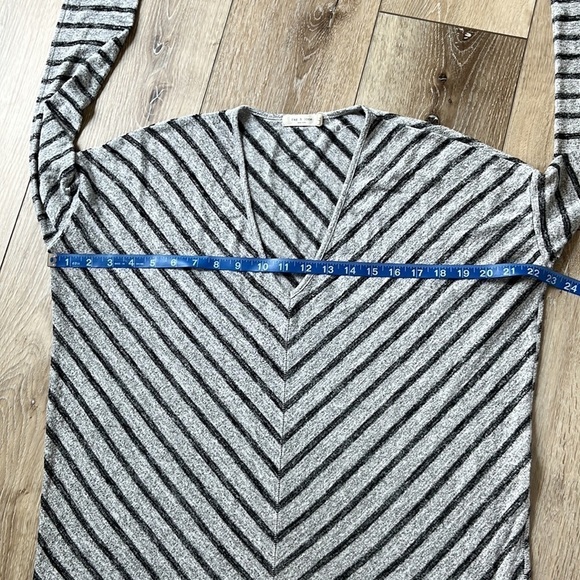 Rag & Bone Gray Black Stripe Hudson V Neck Sweater Top - Picture 12 of 13